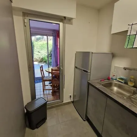 Апартаменты Rez-de-jardin Sous Pins Et Сен-Мандрие-сюр-Мер