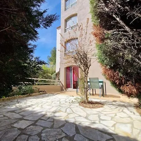 Rez-de-jardin Sous Pins Et Appartement