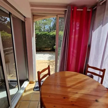 Апартаменты Rez-de-jardin Sous Pins Et *