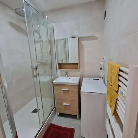 Rez-de-jardin Sous Pins Et * Сен-Мандрие-сюр-Мер