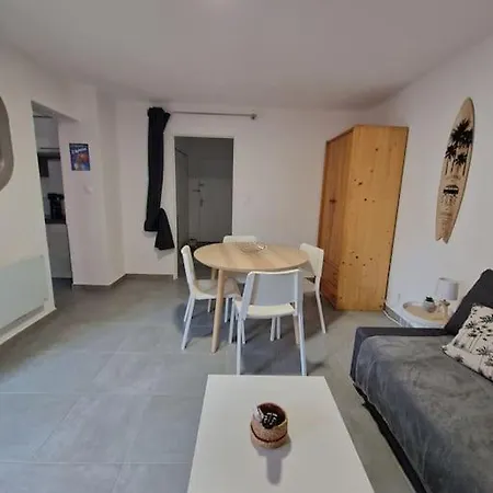 Rez-de-jardin Sous Pins Et * Сен-Мандрие-сюр-Мер